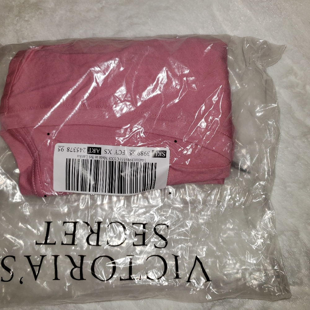 V-Neck - Picture 3 of 3